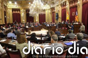 El Parlament aprobará este martes la ley de cogestión aeroportuaria pero no la de limitación de coches en Mallorca