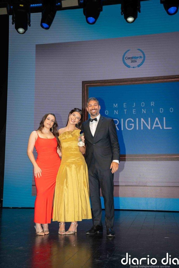 El peinado minimalista de Elena Gortari en los Cerawards 2026: la inspiración perfecta para tus eventos esta temporada