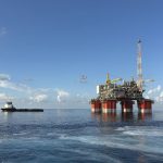 El petróleo se dispara un 7% y vuelve a rebasar los 100 dólares tras anunciar EEUU que bloqueará Ormuz