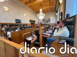 El pleno de Santiago aprueba facturas retenidas para pagar la deuda a la plantilla de los centros socioculturales