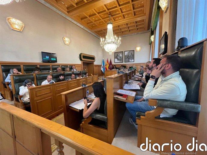 El pleno de Santiago aprueba facturas retenidas para pagar la deuda a la plantilla de los centros socioculturales