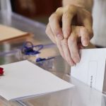 El PP ganaría en Sevilla con 8-9 escaños y el PSOE lograría 5-6, mientras que Adelante tendría 2 y Vox 1-2, según el CIS