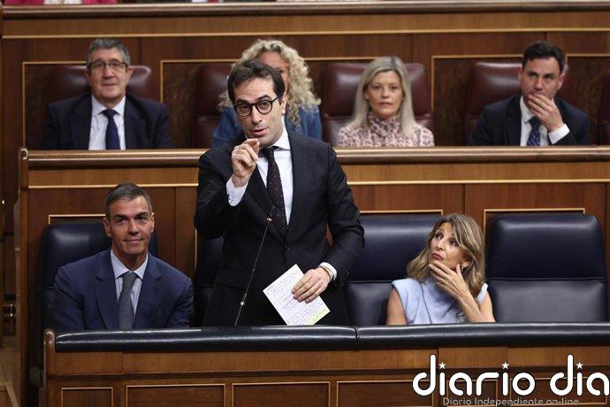 El PP pide cuentas a Cuerpo por la "corrupción" y el vicepresidente le reprocha la caída del decreto de vivienda