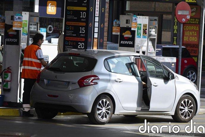 El precio del gasóleo se dispara un 20,1% en marzo y el de la gasolina, un 8,1%