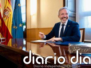 El presidente Azcón firma la comunicación a Su Majestad el Rey de su toma de posesión