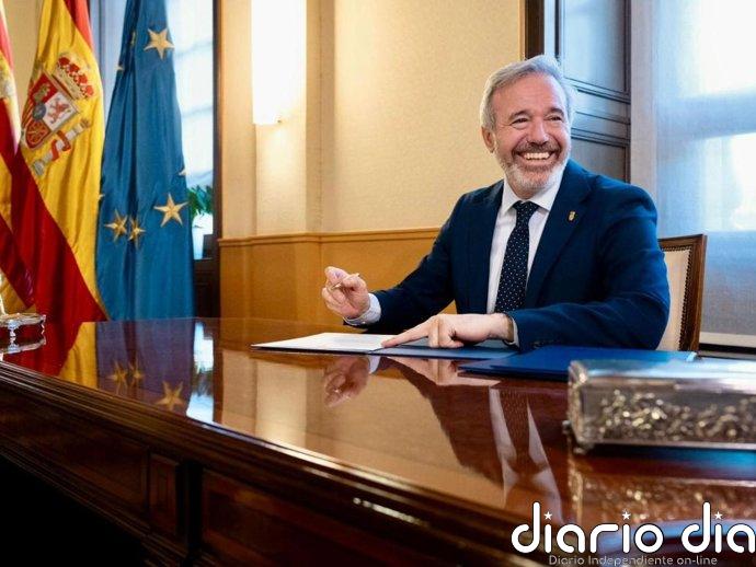El presidente Azcón firma la comunicación a Su Majestad el Rey de su toma de posesión