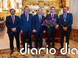 El presidente de la Diputación de Huelva realiza la tradicional ofrenda floral a la Hermandad de los Judíos