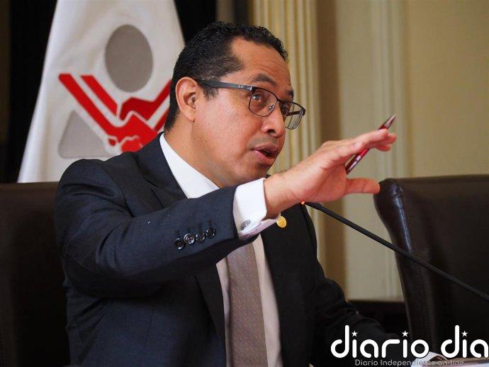 El presidente del JNE de Perú llama a una participación "responsable" y garantiza transparencia en la jornada electoral