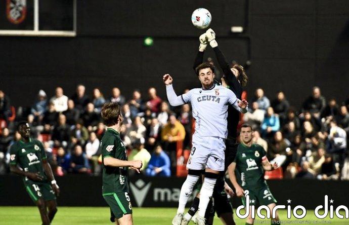 El Racing no puede con el VAR y el Almería se pone segundo