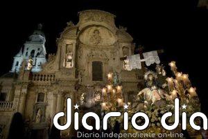 El recogimiento protagoniza las tres procesiones de la tarde del Viernes Santo marcado por el luto