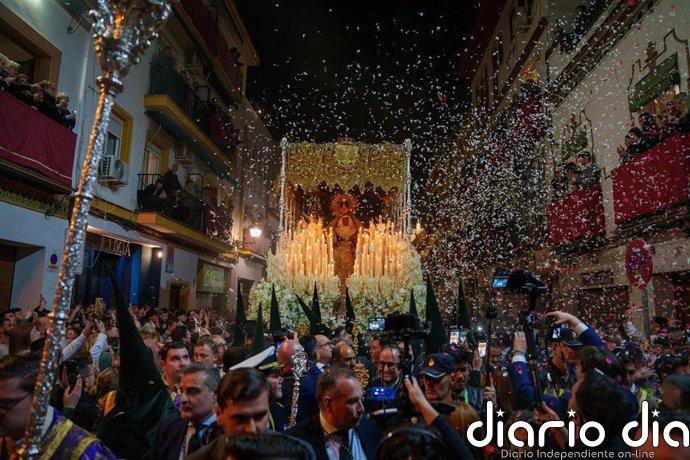 El reencuentro con la Macarena protagoniza una esplendorosa Madrugada en Sevilla de interminables procesiones