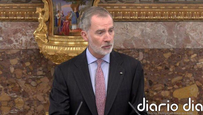 El Rey homenajea a Celorio en la víspera de la entrega del Cervantes: "La literatura es una gran escuela de libertad"