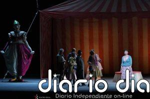 El Teatro Real se transforma en circo para recibir la ópera 'La novia vendida' entre risas y aplausos