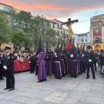 El tiempo respeta la Magna Procesión del Santo Entierro y el fervor de logroñeses y visitantes le acompañan