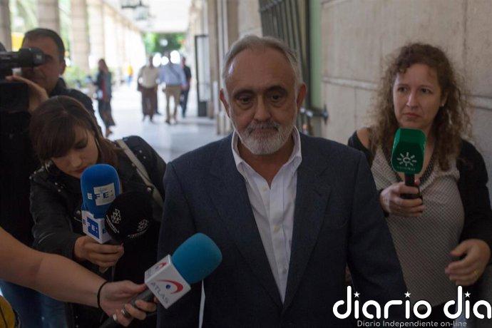 El TSJA rebaja al exdirector de Faffe Fernando Villén la condena por los gastos en prostíbulos