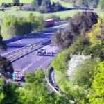 El vuelco de un camión en la A-8 en Solares obliga a desviar el tráfico y genera retenciones