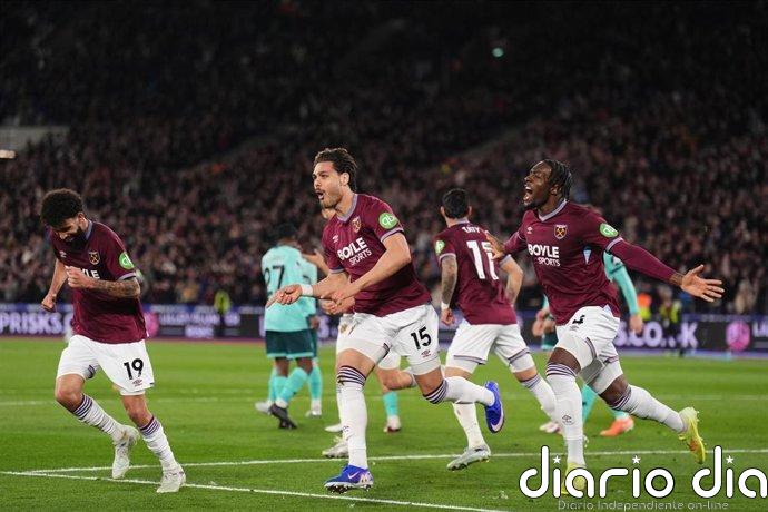 El West Ham sale de la quema con una goleada al casi descendido Wolves