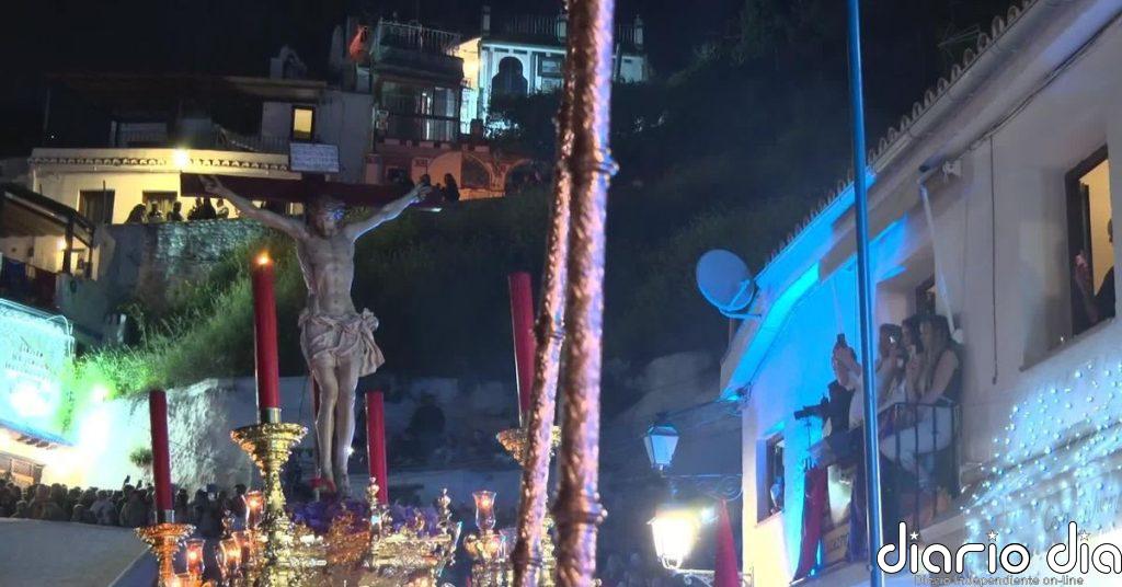 Emocionante ascenso del Cristo de los Gitanos al Sacromonte