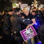 Enfrentamientos entre policías y manifestantes en una nueva jornada de protestas contra la guerra en Israel