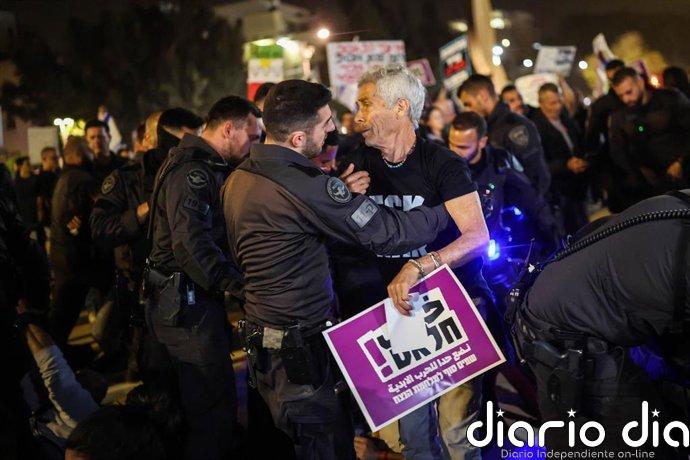 Enfrentamientos entre policías y manifestantes en una nueva jornada de protestas contra la guerra en Israel