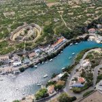 Es Castell autoriza el realojo de los vecinos de 45 viviendas de Cala Sant Esteve