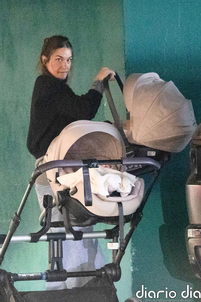 Estela Grande disfruta de una de mañana de compras con sus bebés