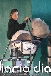 Estela Grande disfruta de una de mañana de compras con sus bebés