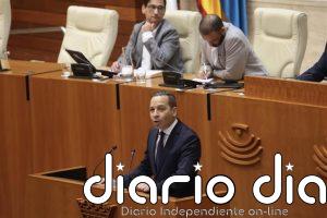 Fernández (Vox) defiende que la prioridad nacional "no es racismo" y "no es ilegal", sino que "es realismo"