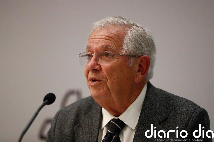 Fernando Jaúregui llama a "protestar" y apela al 15M ante "un mundo tejido por locos" en la presentación de 'Quemados'