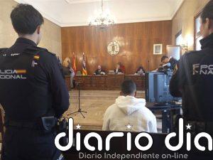 Fiscalía mantiene acusación de violación contra un hombre a pesar de que la víctima ha retirado esta inculpación