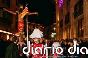 Galmés participa en la ofrenda floral al Crist de la Sang durante la procesión de Jueves Santo