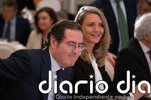 Garamendi ve bien la regularización por la falta de personal pero avisa: "Que no se cuele gente que no debe"