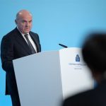 Guindos asegura que una subida de los tipos del BCE dependerá de los efectos de segunda ronda