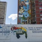 Guyana afea un broche de Delcy Rodríguez que incluye al Esequibo en el mapa de Venezuela