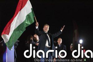 HRW pide medidas inmediatas al nuevo gobierno húngaro para "restablecer los derechos fundamentales"