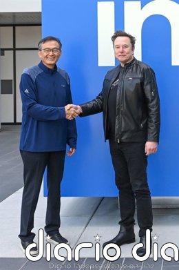 Intel anuncia su adhesión al proyecto de fabricación de chips de las empresas de Elon Musk El CEO de Intel, Lip-Bu Tan, y Elon Musk.