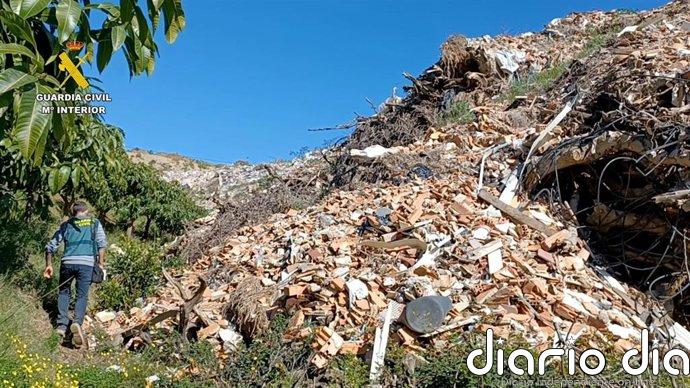 Investigadas 12 personas por un "vertido ilegal" de más de 160.000 toneladas de residuos de obras en Málaga