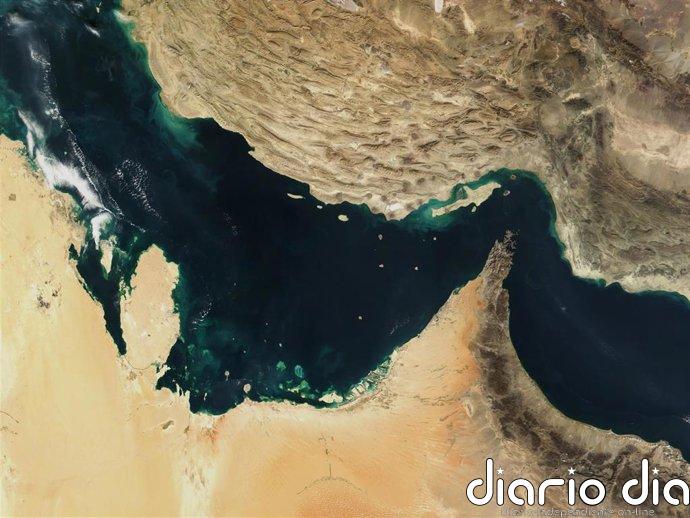 Irán anuncia dos semanas de "paso seguro" por el estrecho de Ormuz aunque coordinado con sus Fuerzas Armadas