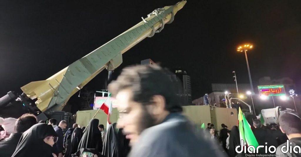 Irán exhibe sus misiles balísticos entre la gente en Teherán