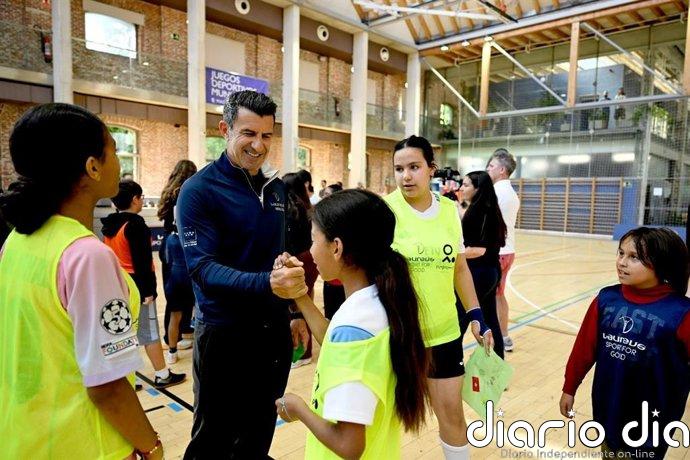 Jóvenes del programa 'Fútbol Más' en Madrid comparten sesión con un equipo de figuras de Laureus