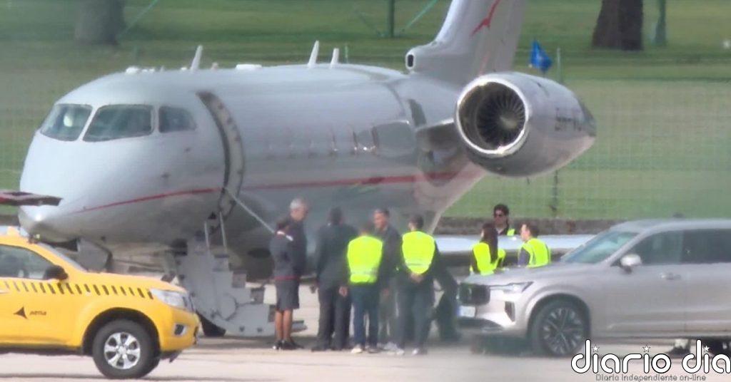Juan Carlos I aterriza en Vigo para retomar las regatas en Sanxenxo