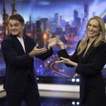 Kira Miró rompe la sobriedad de su look al más puro estilo 'catwoman' con estas botas altas que alargan la silueta