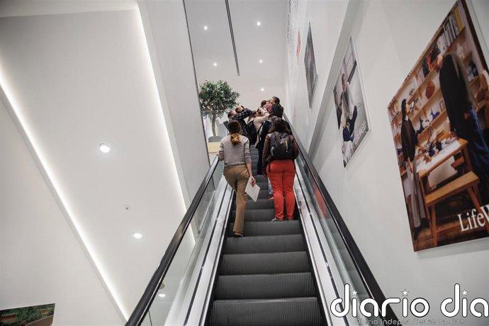 La actividad privada de España aceleró su expansión en marzo pese a la guerra de Irán gracias a los servicios