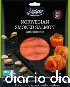La AESAN alerta de 'Listeria monocytogenes' en un lote de salmón ahumado con pistacho marca Deluxe procedente de Italia