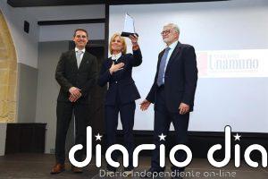 La alcaldesa de Jerez (Cádiz) recibe el Premio 'Unamuno, amigo de los protestantes' por su apoyo a la convivencia