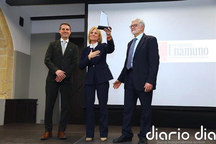 La alcaldesa de Jerez (Cádiz) recibe el Premio 'Unamuno, amigo de los protestantes' por su apoyo a la convivencia