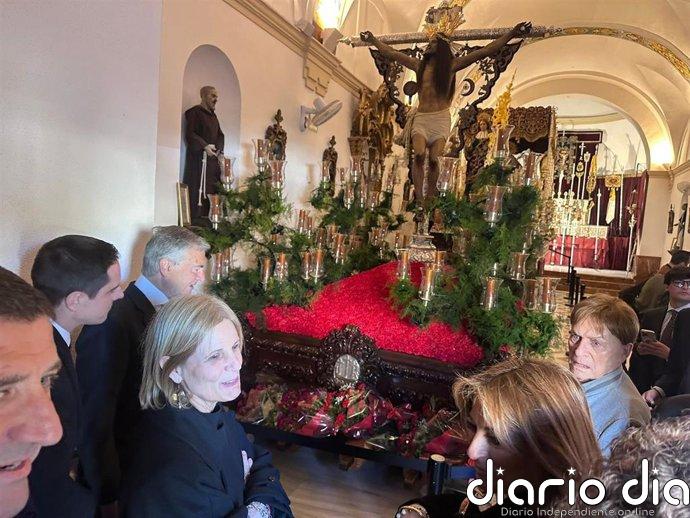 La alcaldesa de Jerez (Cádiz) resalta la "importante labor" de los miembros de las hermandades del Viernes Santo