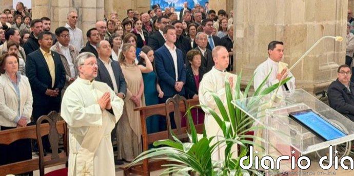 La catedral de Santander acoge la ordenación de tres nuevos presbíteros