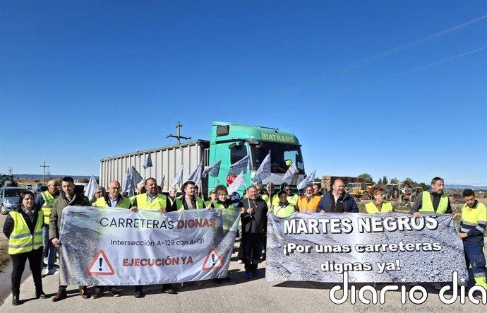 La Comarca de Los Monegros inicia en Sariñena los 'Martes Negros' de cortes de carreteras para exigir seguridad