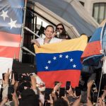 La Embajada de Venezuela pide disculpas por las palabras de Carlos Baute en el acto de María Corina Machado en Madrid